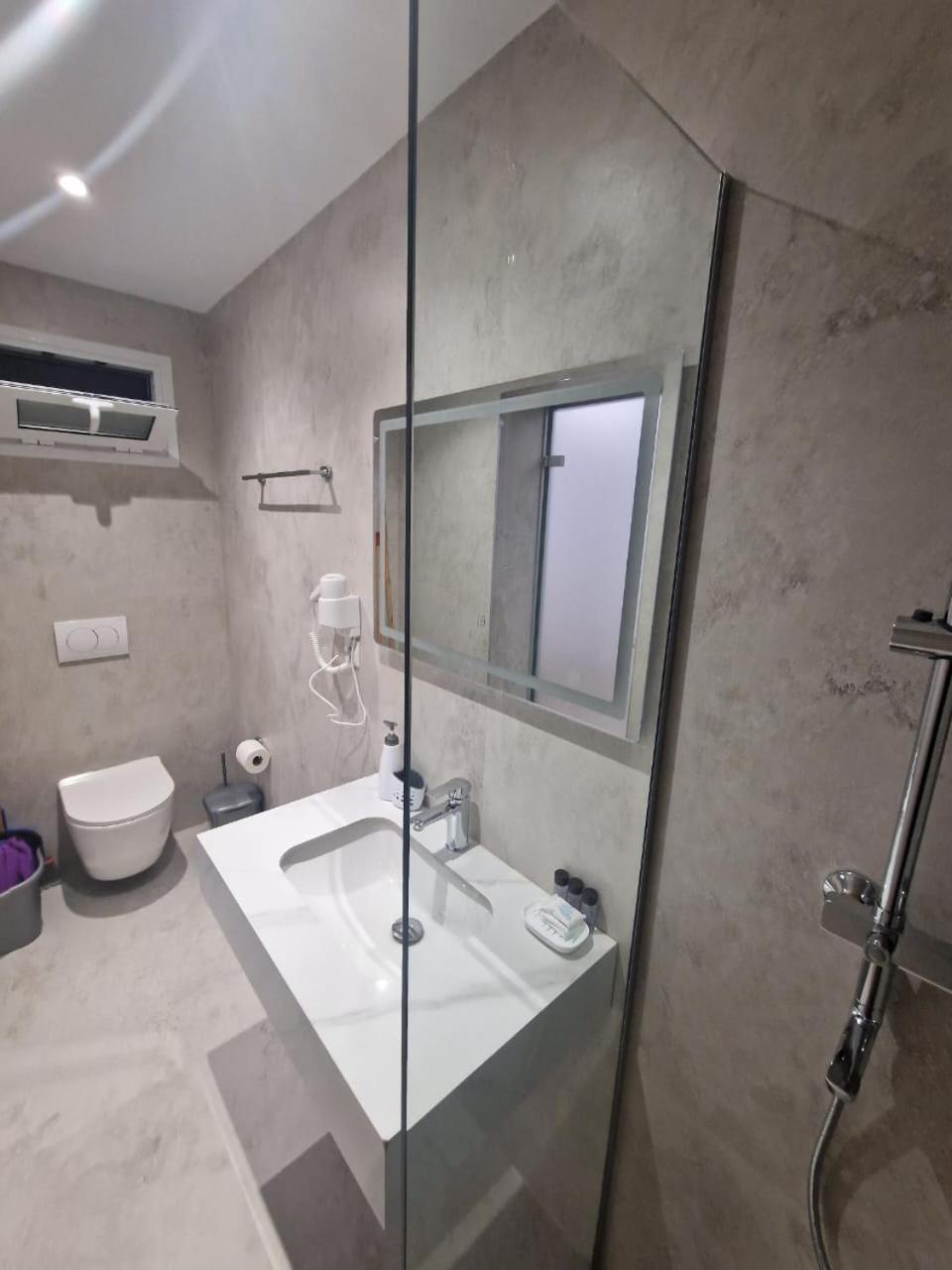 Lido Apartments Himare Bilik gambar
